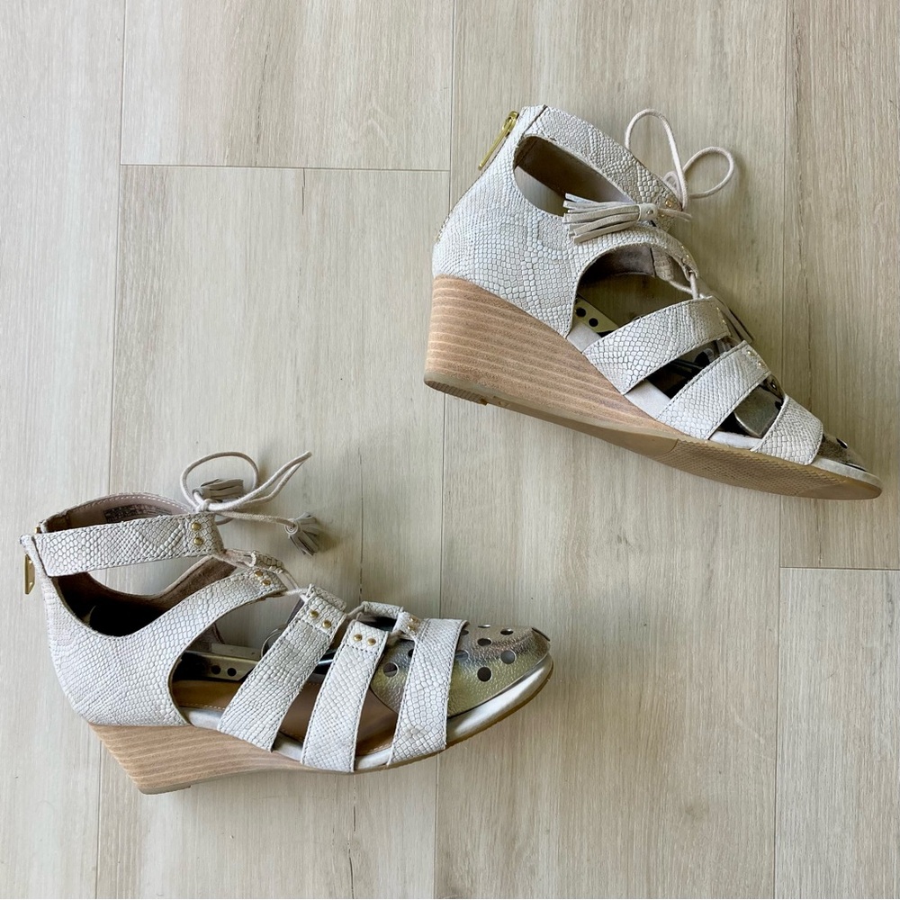 UGG Snakeskin Print Wedge Studded Sandal with Tassels Tan Cream size 7.5